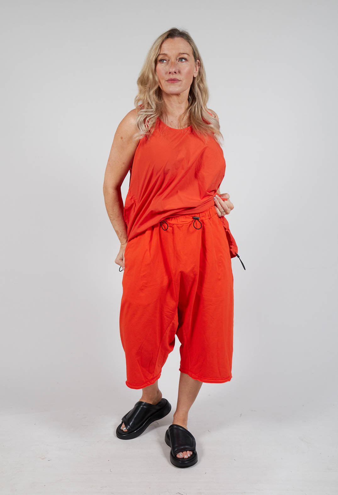 Cropped Drop-Crotch Trousers in Mandarine