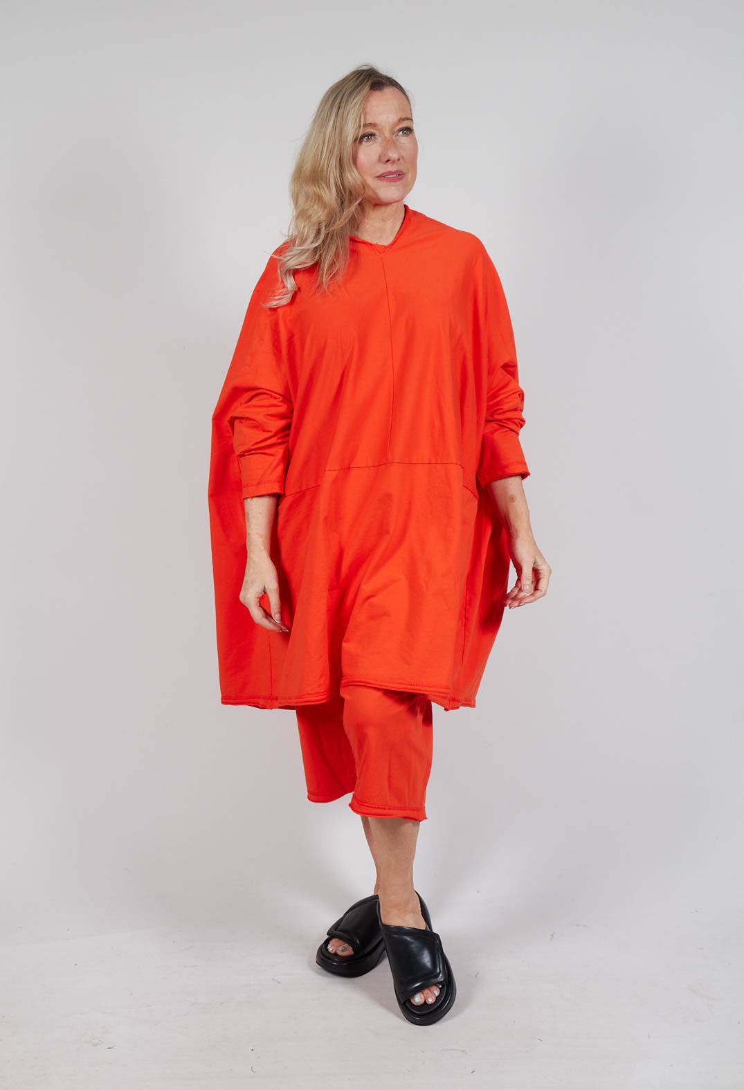 Loose-Fitting Pleated Midi Dress in Mandarine