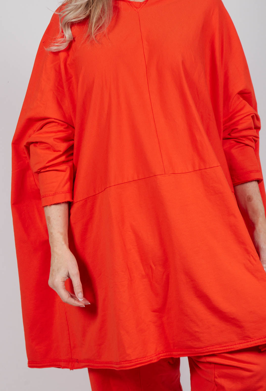 Loose-Fitting Pleated Midi Dress in Mandarine