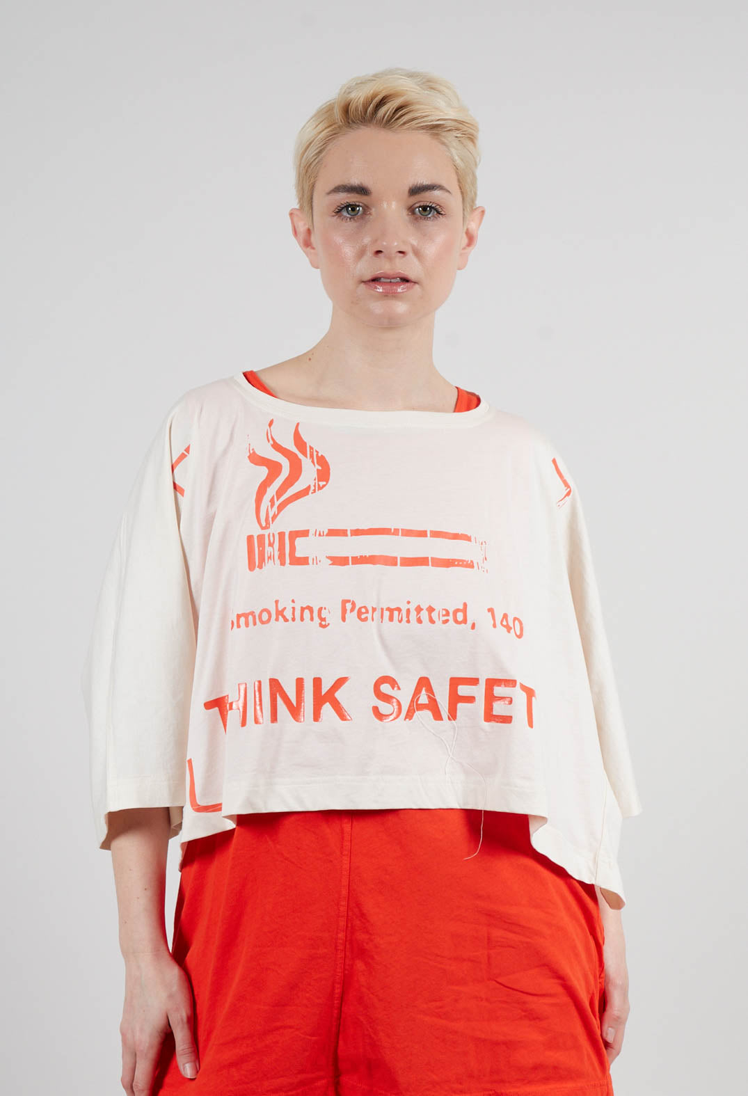 Cropped T-Shirt with Square Neckline in Greige and Mandarine Print