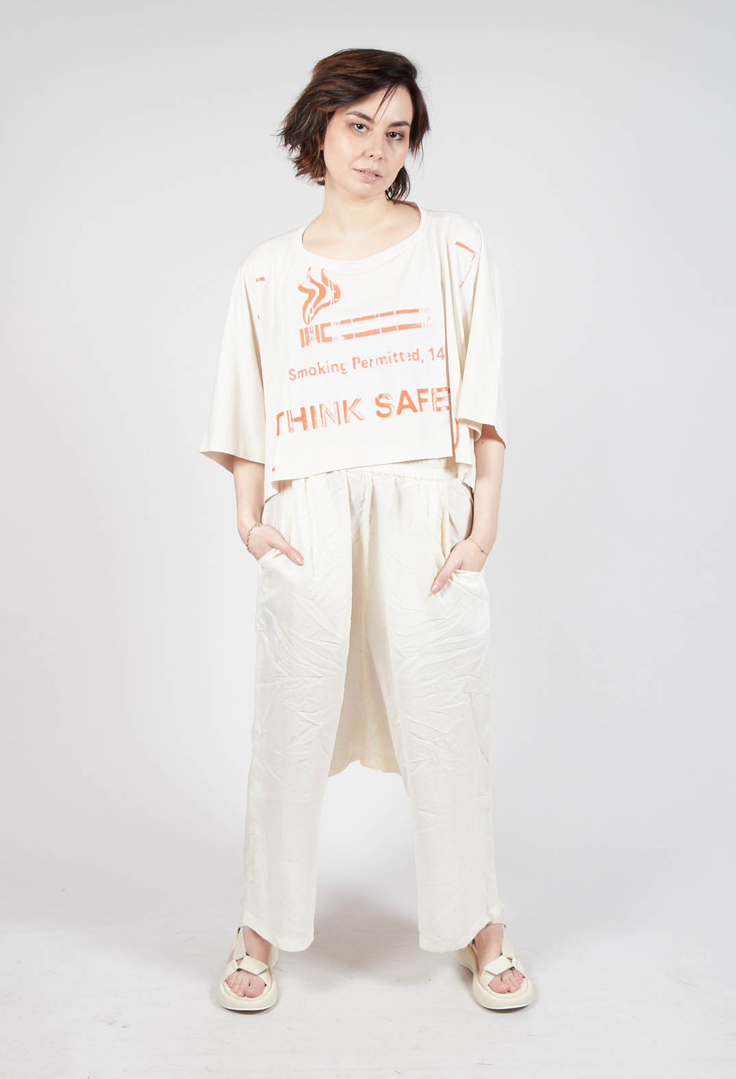 Cropped T-Shirt with Square Neckline in Greige and Mandarine Print