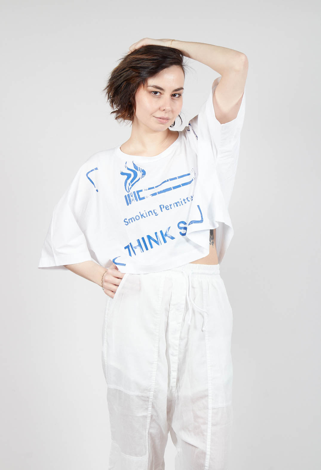 Cropped T-Shirt with Square Neckline in Bleach and Royal Print