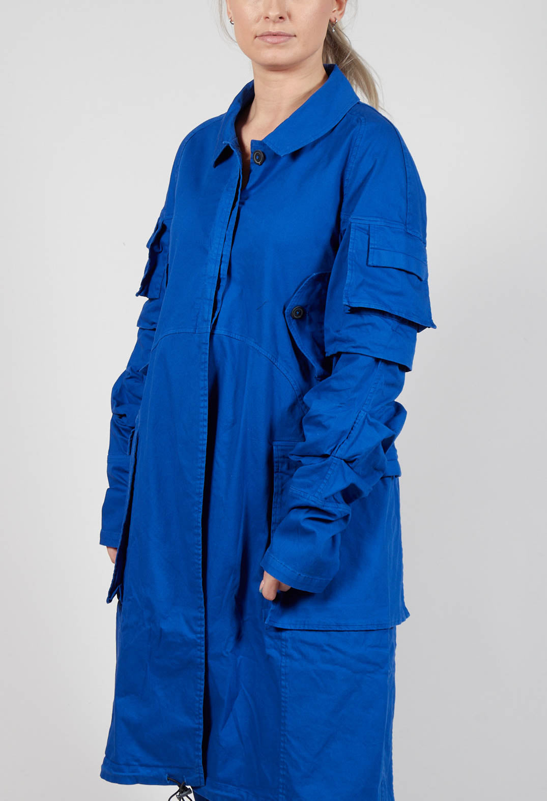 Wrinkled Long Sleeves and Point Collar Coat in Royal