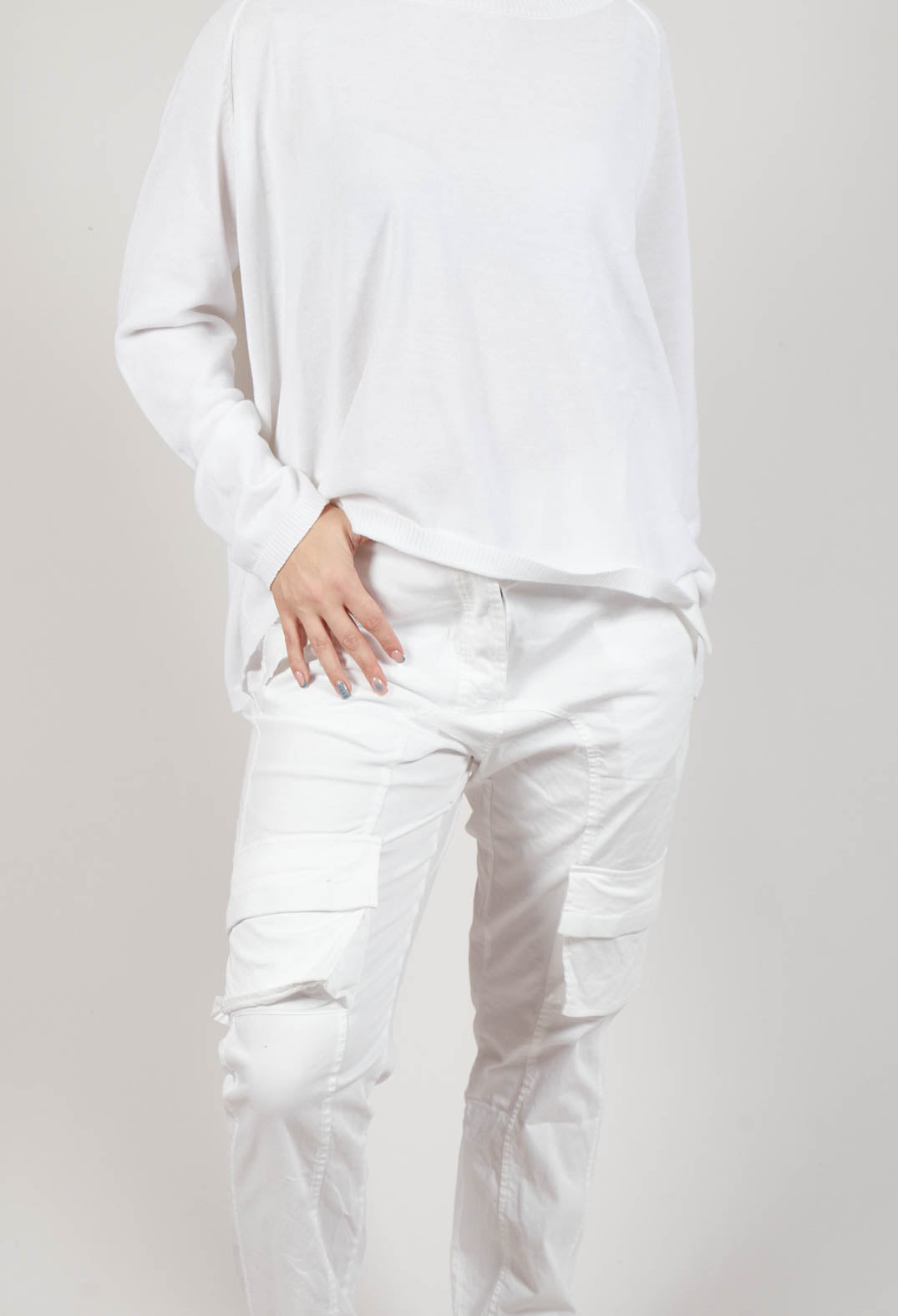 Straight-Leg Trousers with Cargo Pockets in Semi Bleach