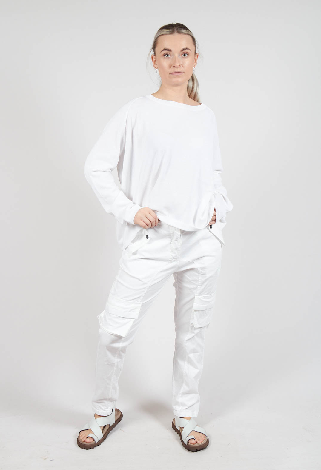 Straight-Leg Trousers with Cargo Pockets in Semi Bleach