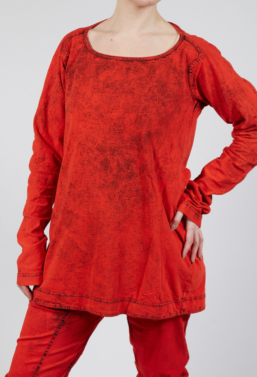 Long-Sleeve Top with Contrast Stitching in Mandarine Dye