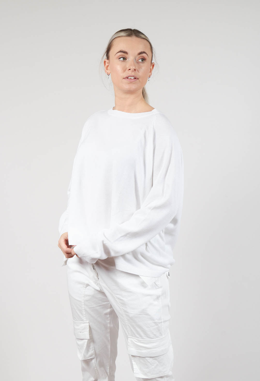 Relaxed Sweatshirt with Ribbed Hem in Semi Bleach