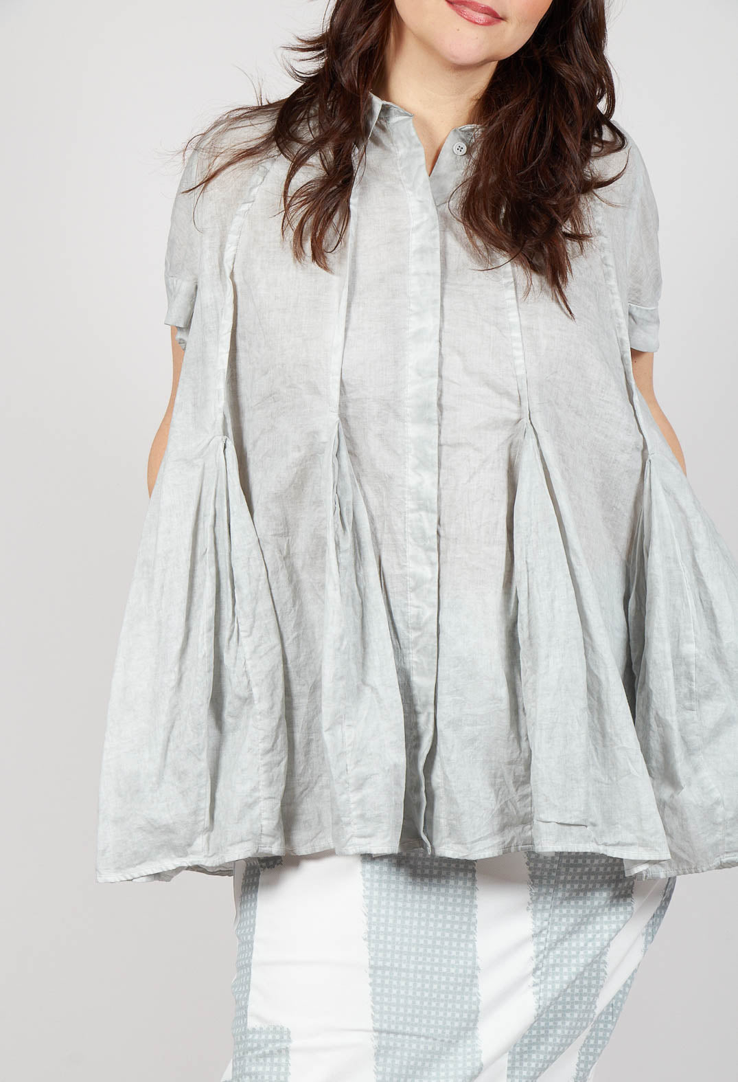 Short Sleeve Tulip Shirt in Grey Cloud