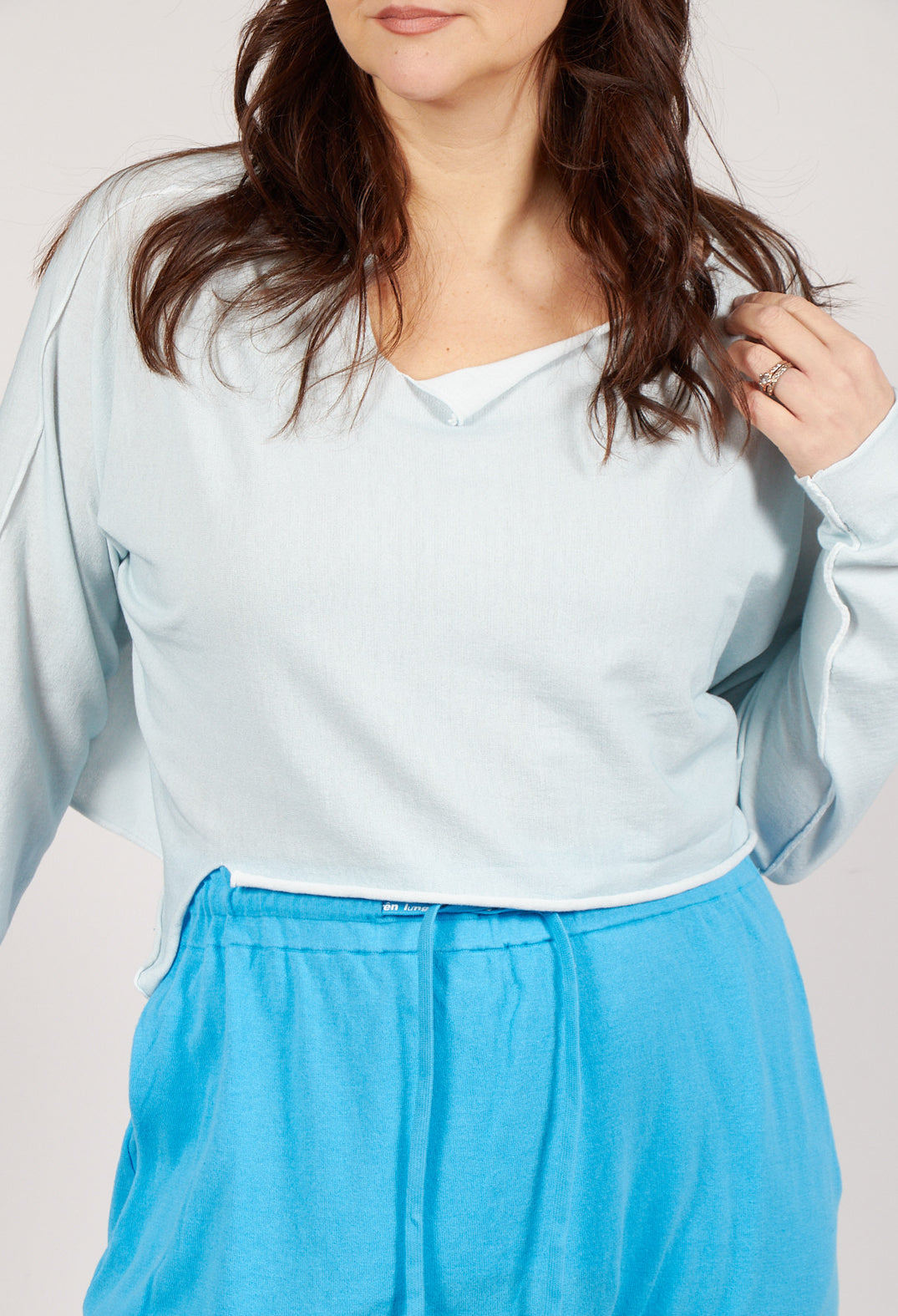 Cropped Pullover in Light Grey