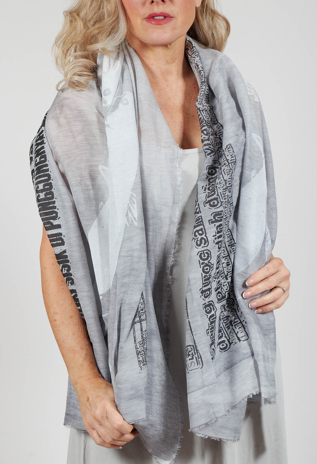 Lightweight Scarf with Motif in Grey Print