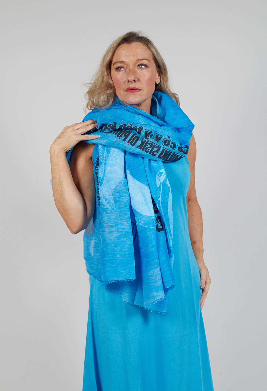 Lightweight Scarf with Motif in Malibu Print