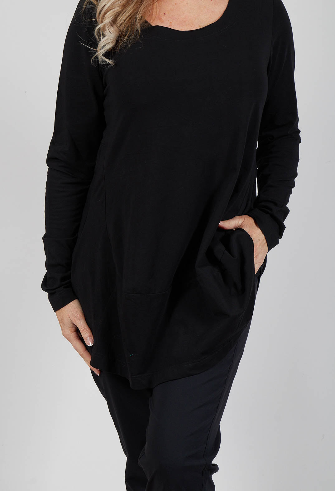 Jersey Top with Long Sleeves in Black