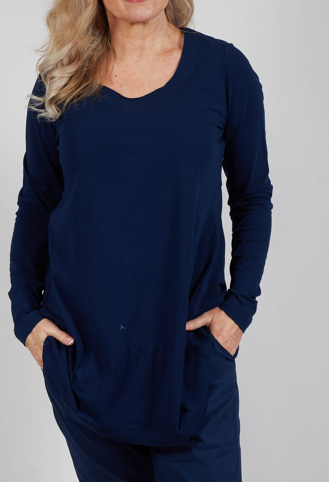 Jersey Top with Long Sleeves in Navy