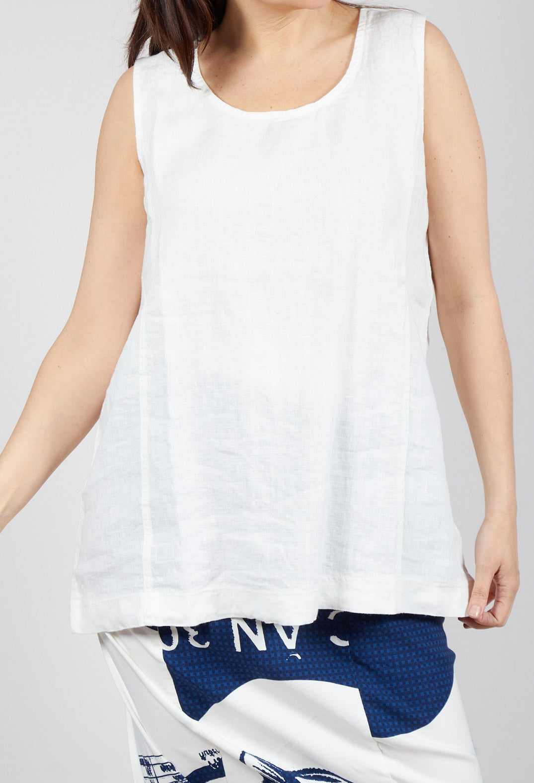 Sleeveless Linen Top in Offwhite