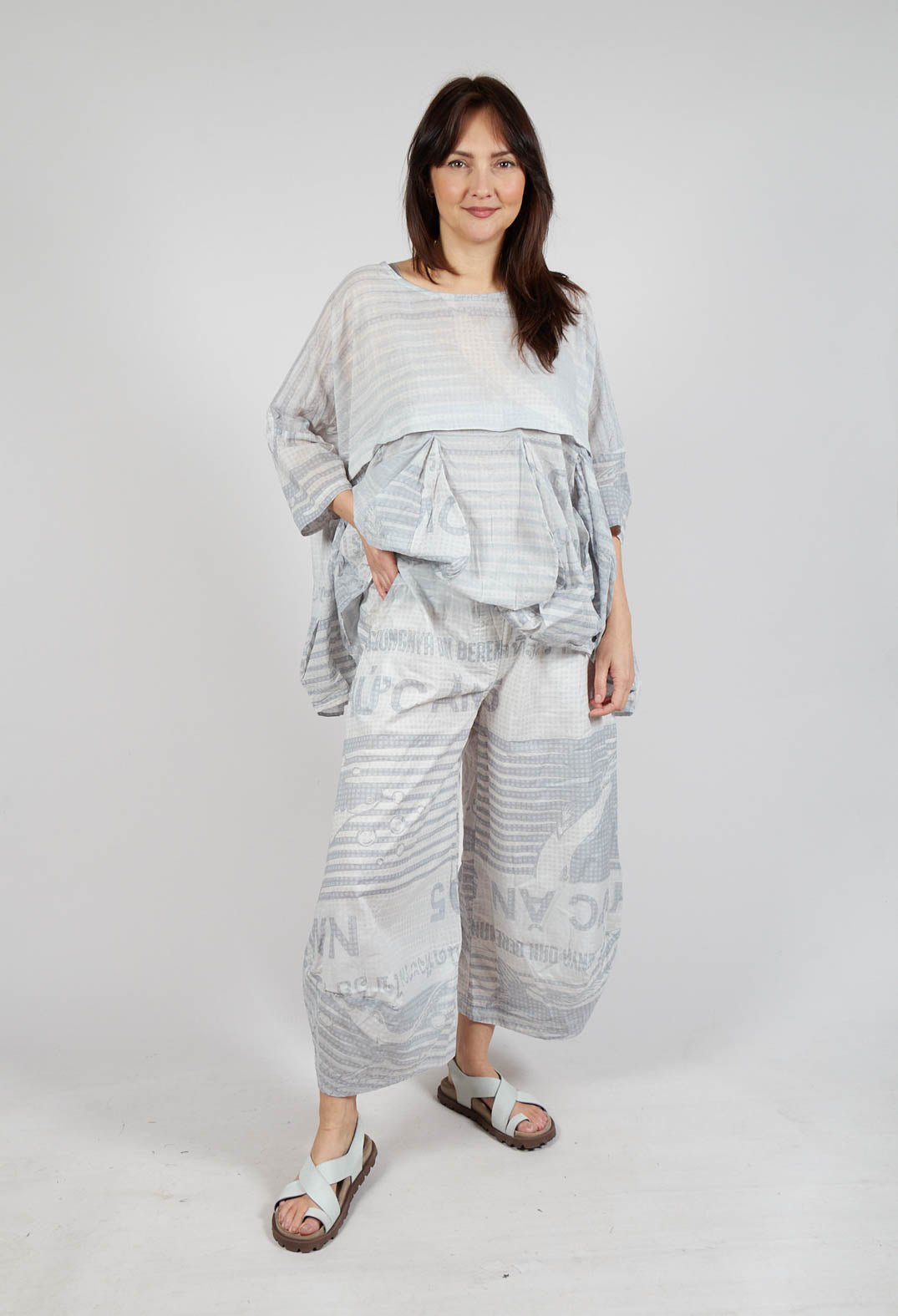 Lightweight Balloon Trousers in Grey Print