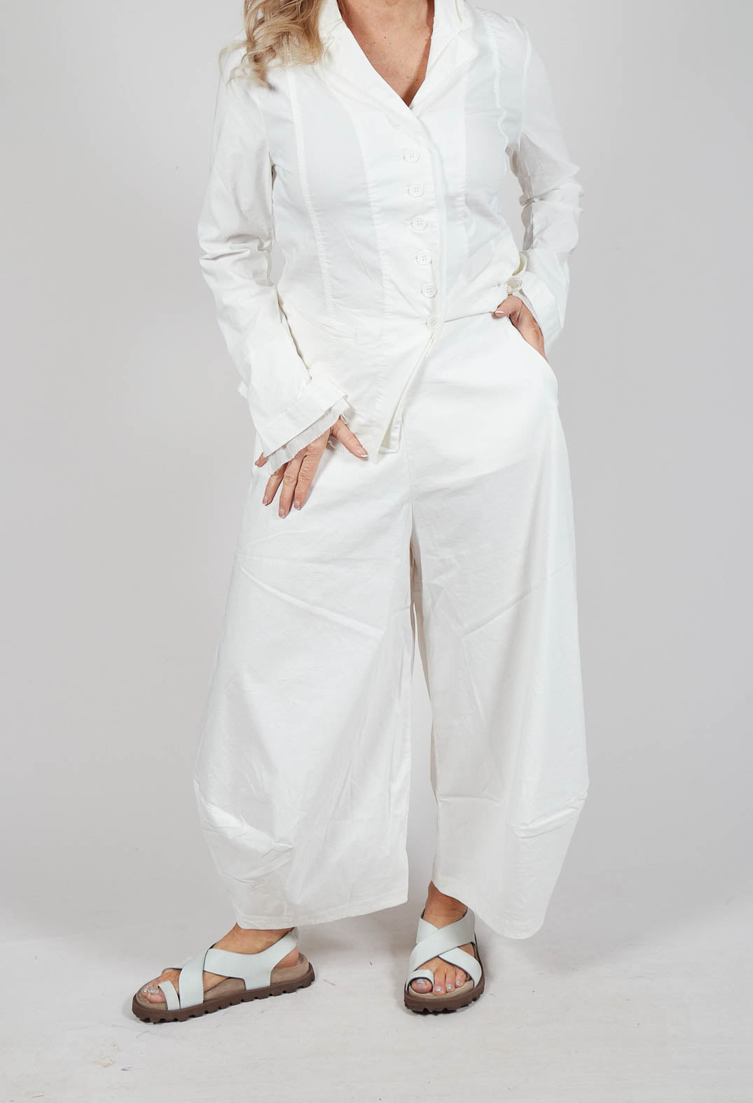 Cropped Balloon Trousers in Offwhite