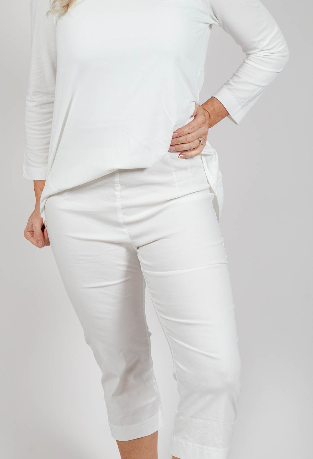 Pull On Pleat Front Trousers in Offwhite