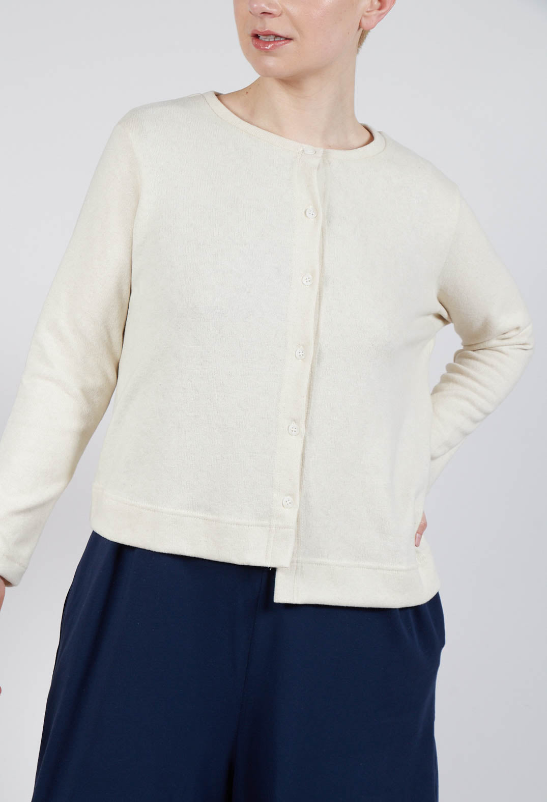 Crema M Cardigan in Latte