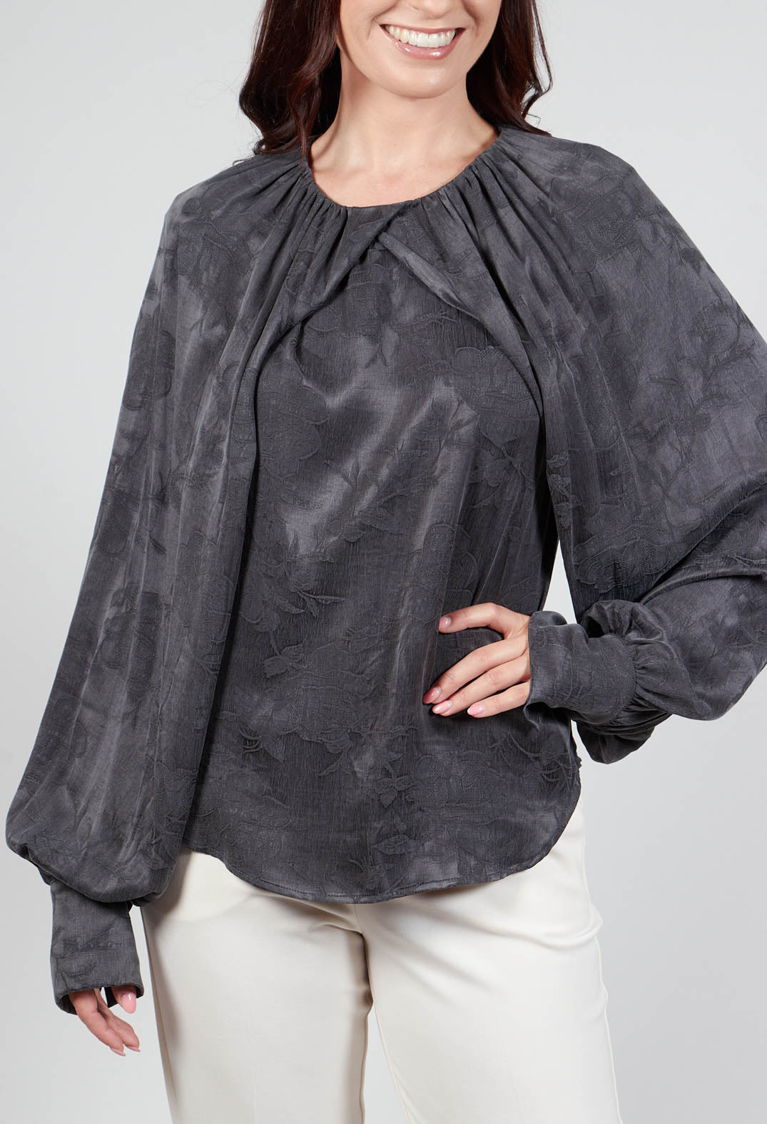 Aglaia Open Sleeve Top in Anthracite