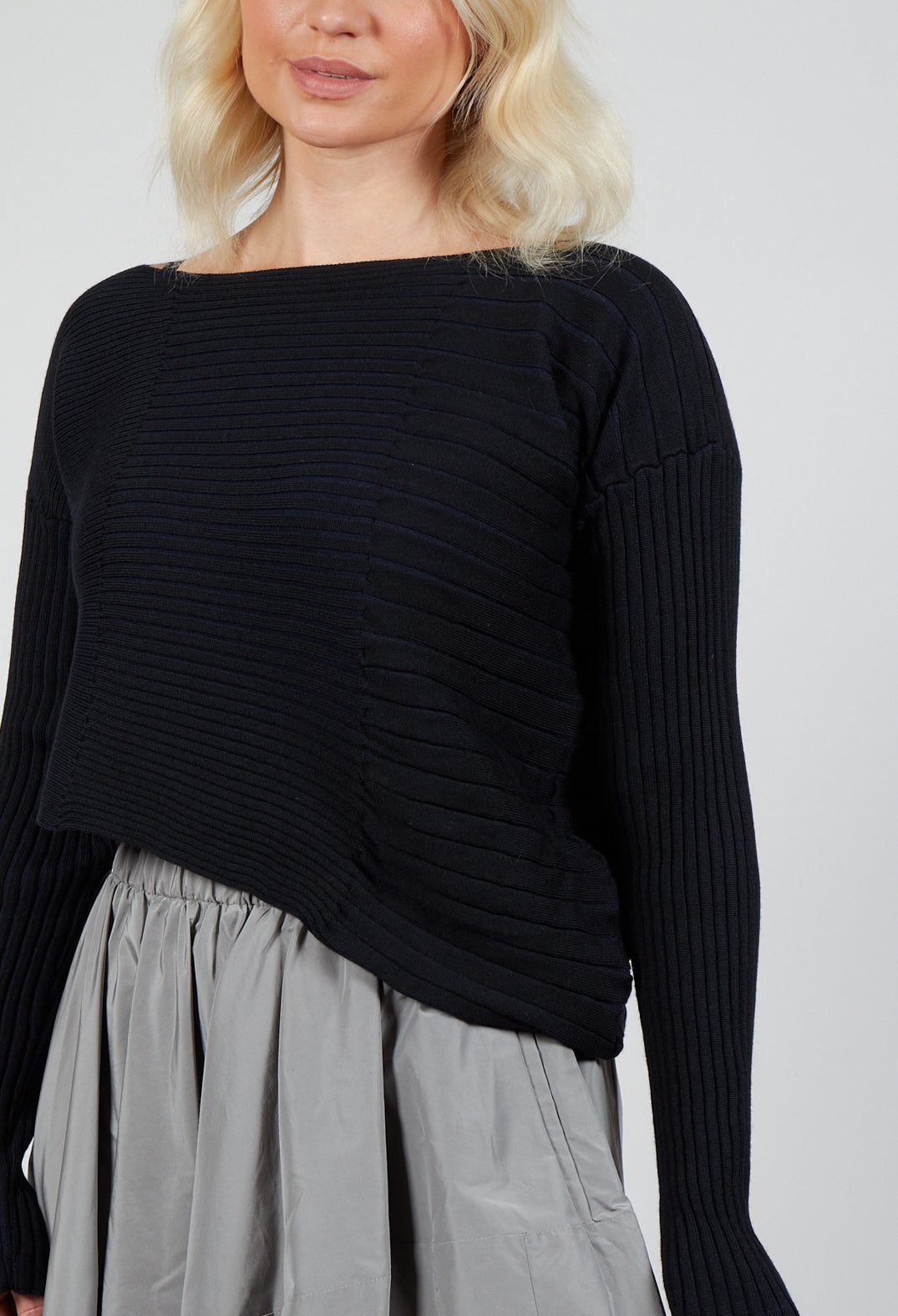 Agnes Jumper in Nero Blu