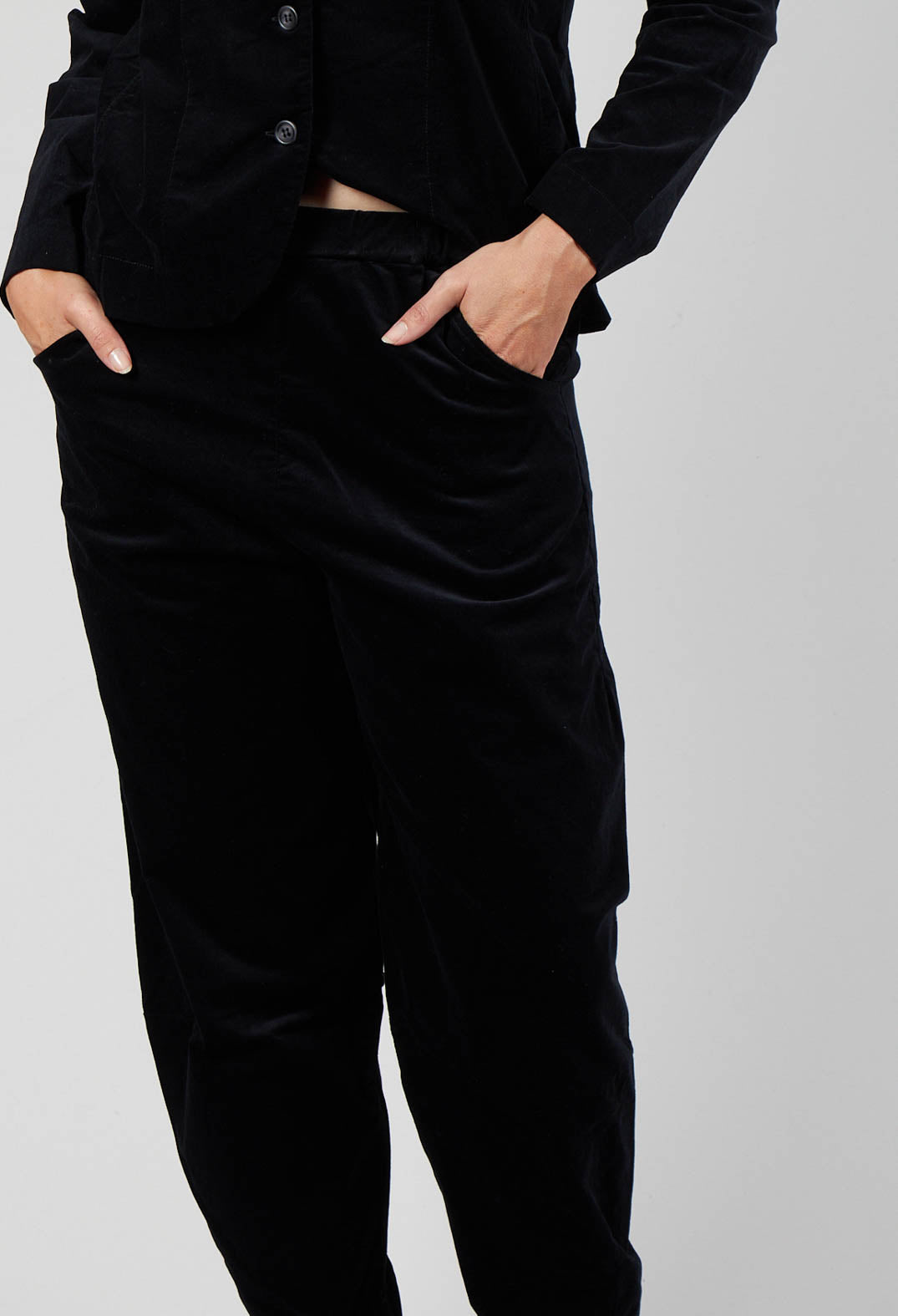 Alicia V Trousers in Nero