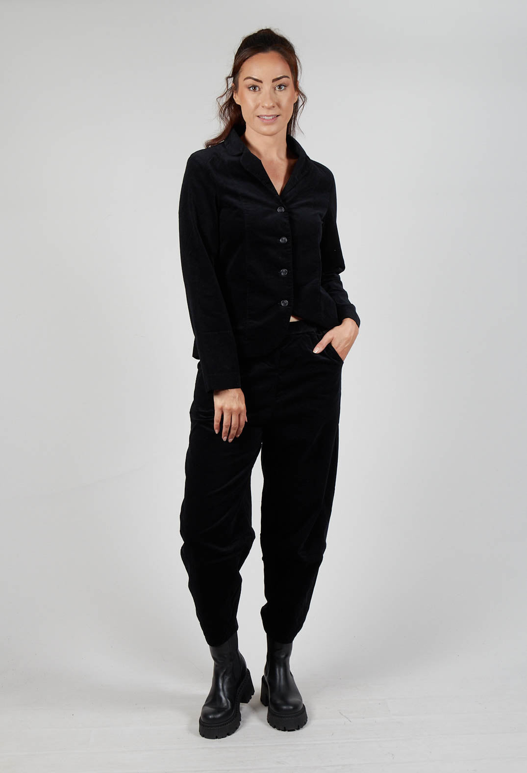 Alicia V Trousers in Nero