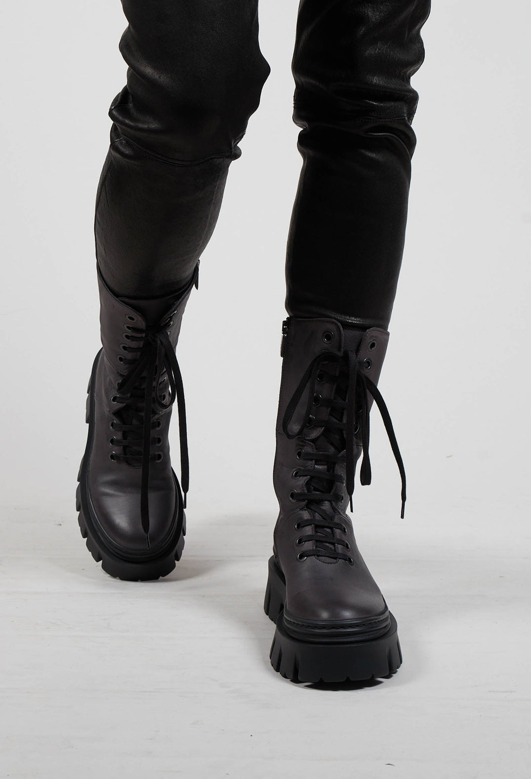 Ankle Lace Up Boots in Gasoline Londra