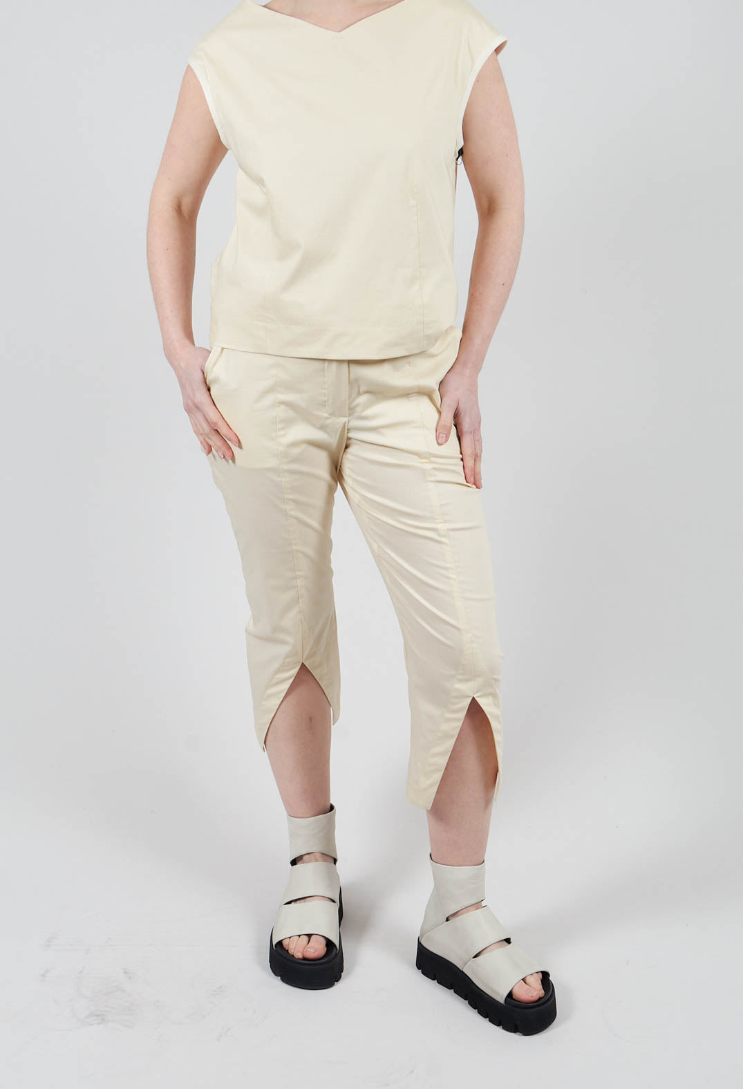 Belt Trousers in Beige