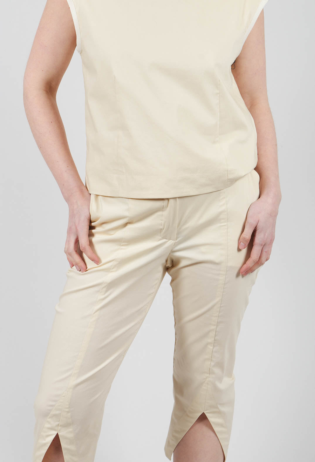 Belt Trousers in Beige