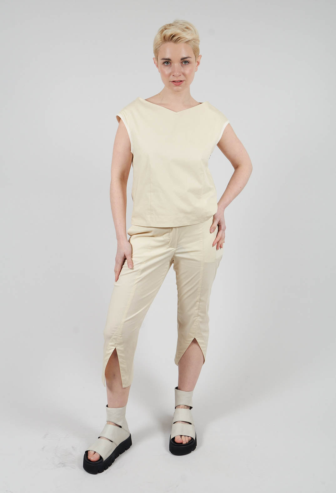 Belt Trousers in Beige