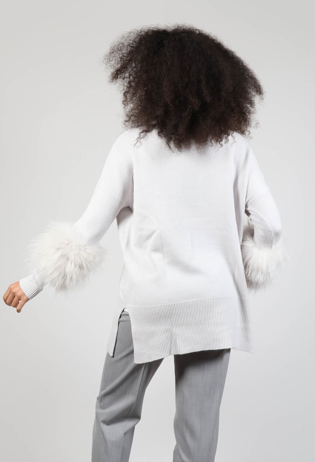 Cashmere Jumper with Fur Trim Sleeves in Fog