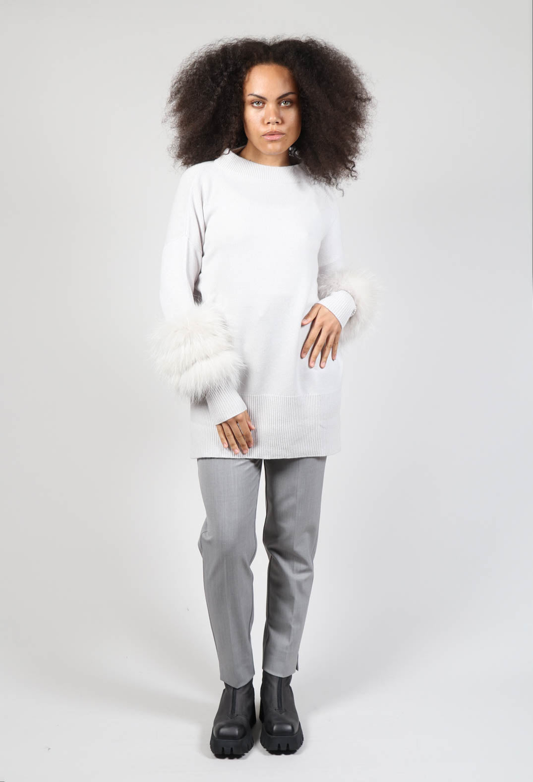 Grey jumper clearance with fur sleeves