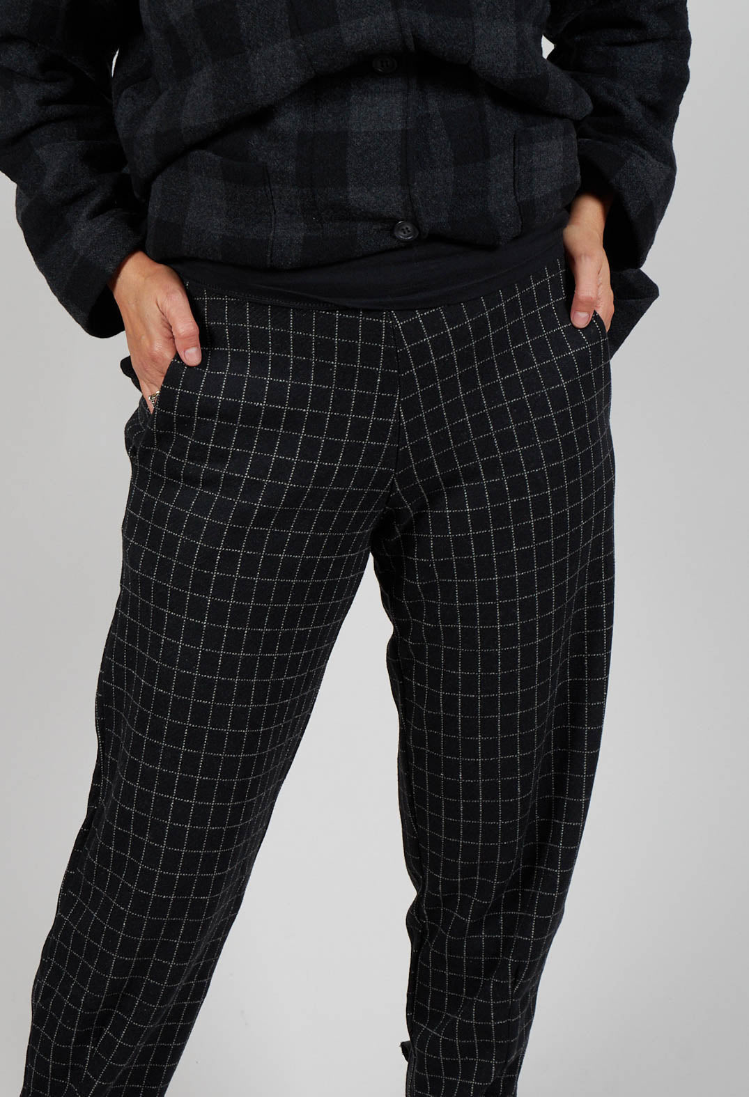 Cervo J Trousers in Nero Print