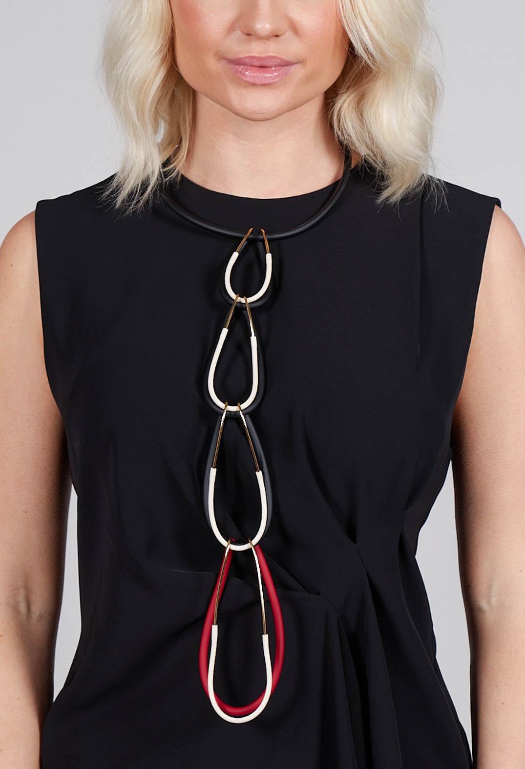 Choker Necklace with Dropped Chain in Red and Black