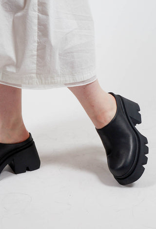 Chunky Sole Clog in Gasoline Nero