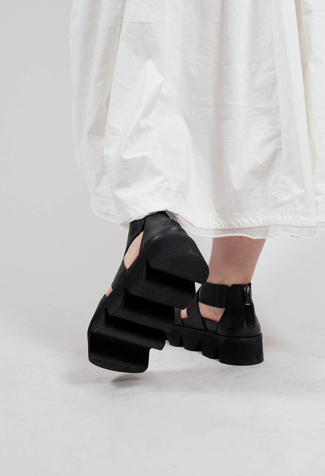 Chunky Sole Zip Heeled Sandal in Gasoline Nero