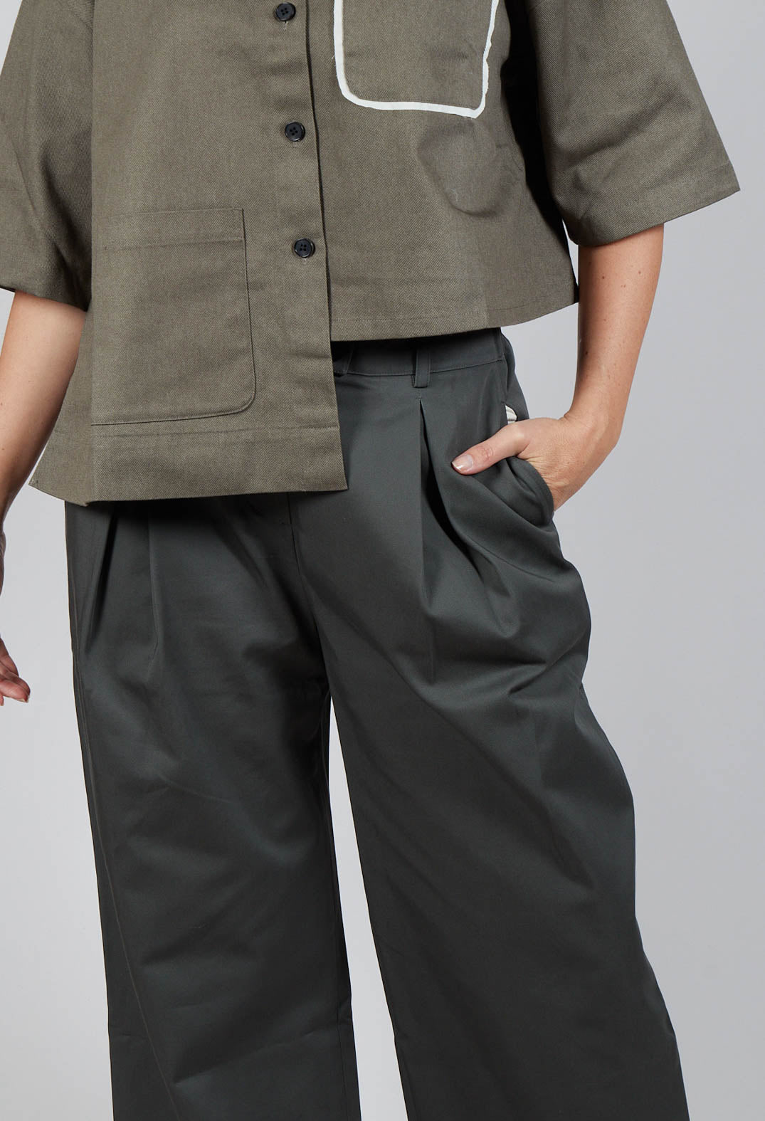 Contrast Hem Cotton Trousers in Grey