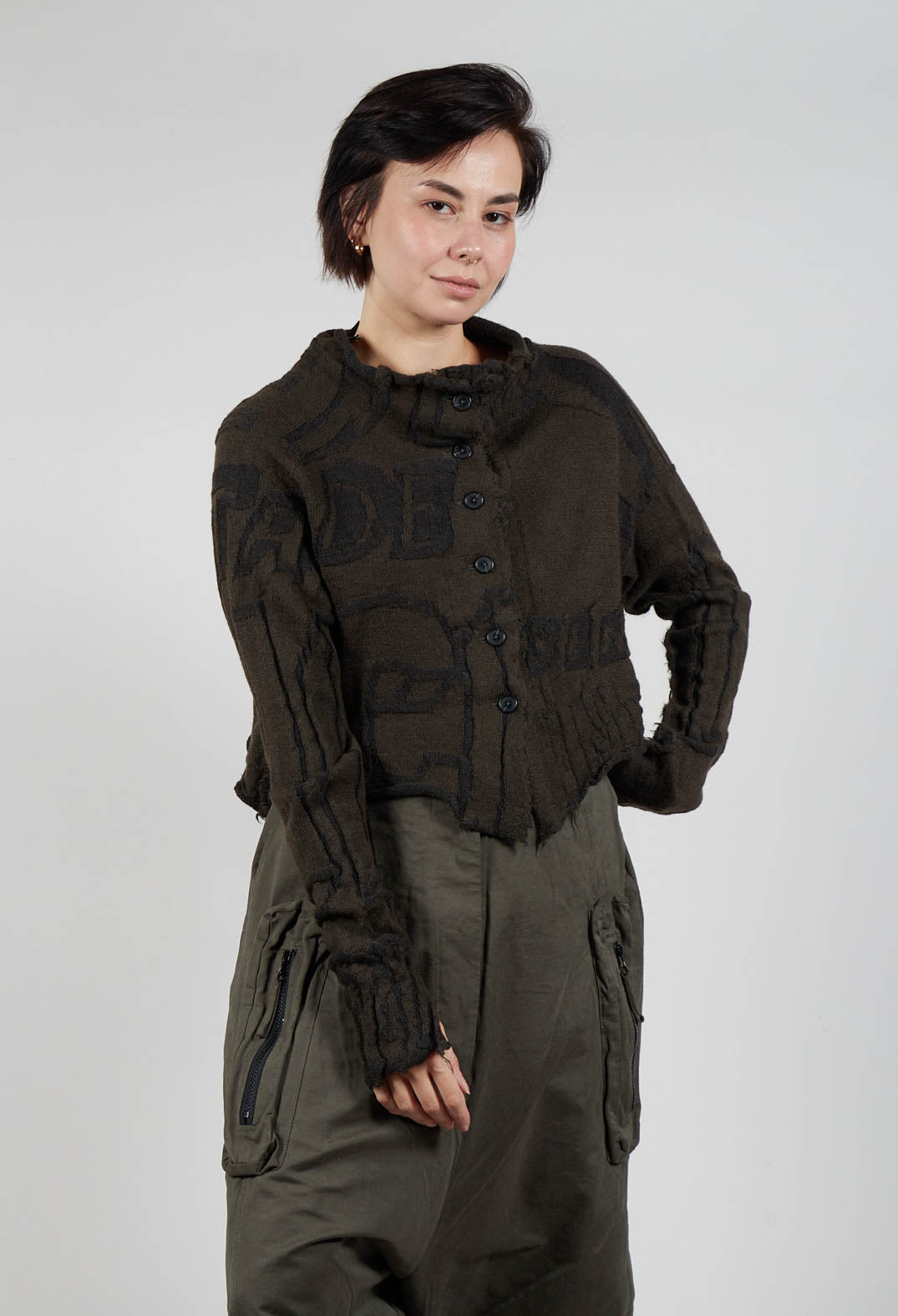 Cropped Fitted Cardigan in Jungle Jacquard