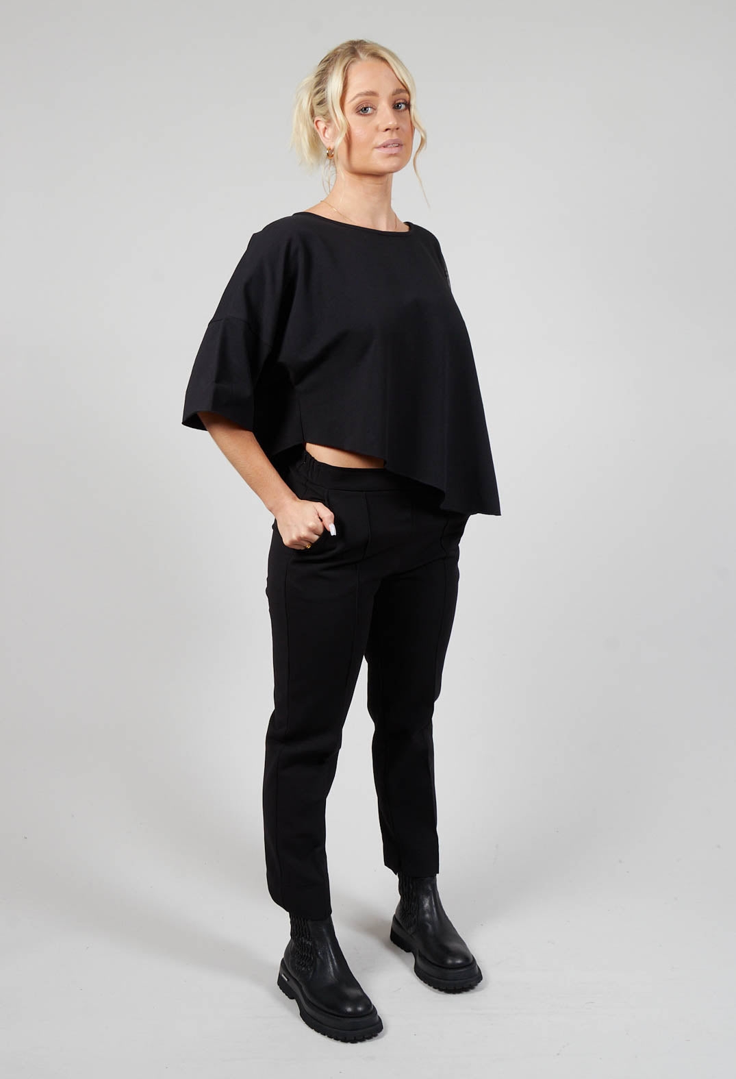 Cropped Jumper in Black