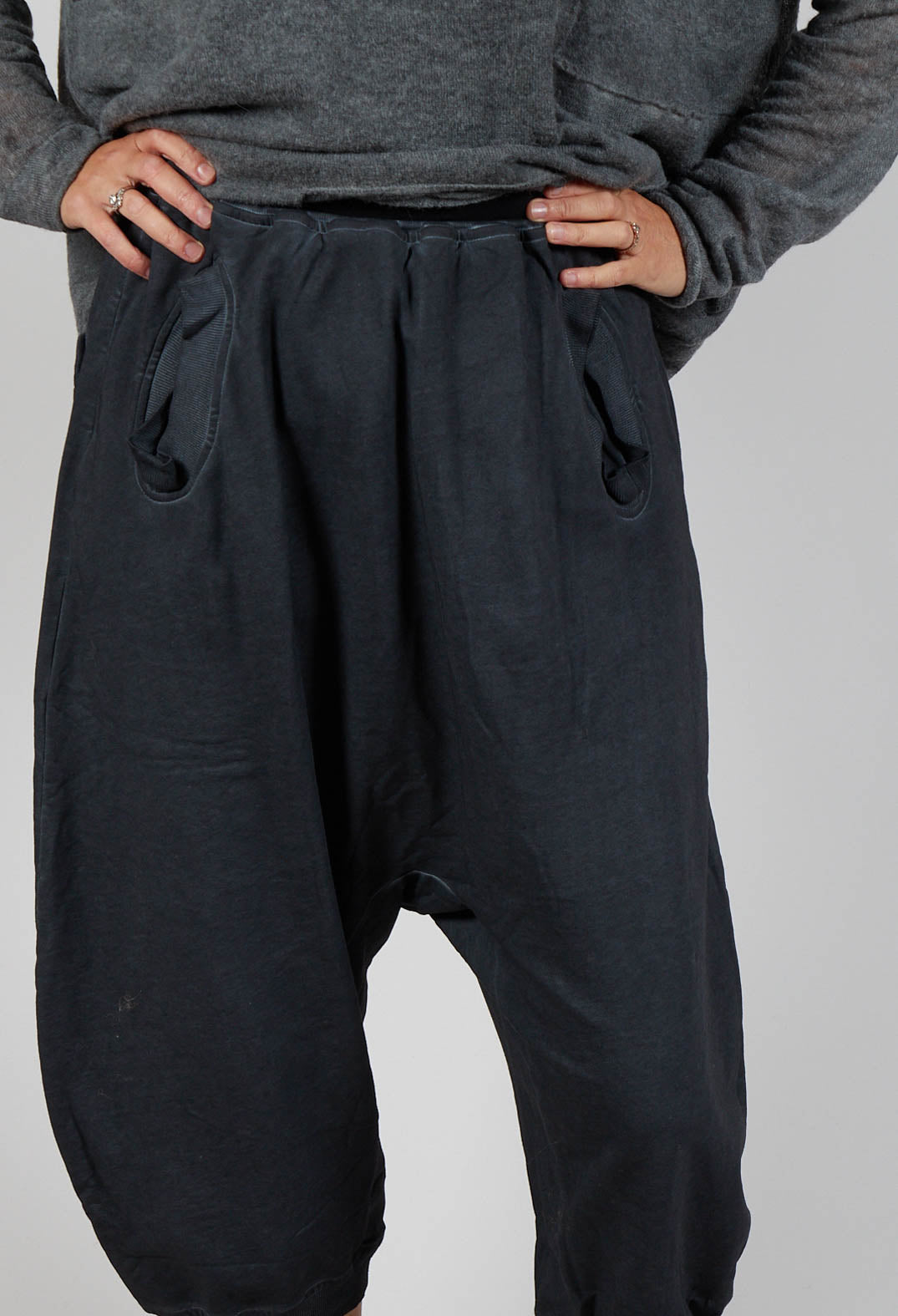 Cropped Leg Sweatpants in Coal Cloud