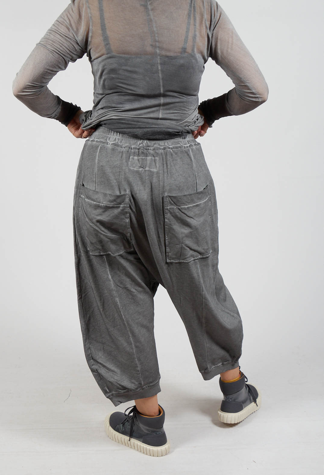 Cropped Leg Sweatpants in Pencil Cloud