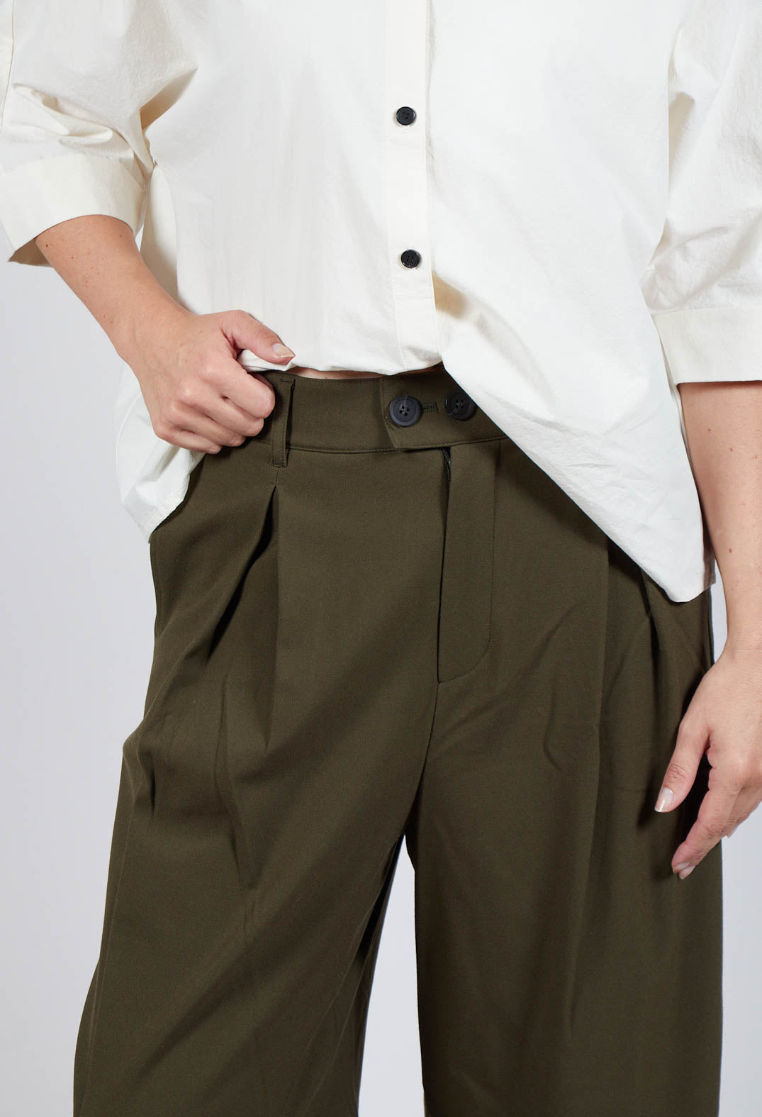 Cropped Pleated Trousers in Olive