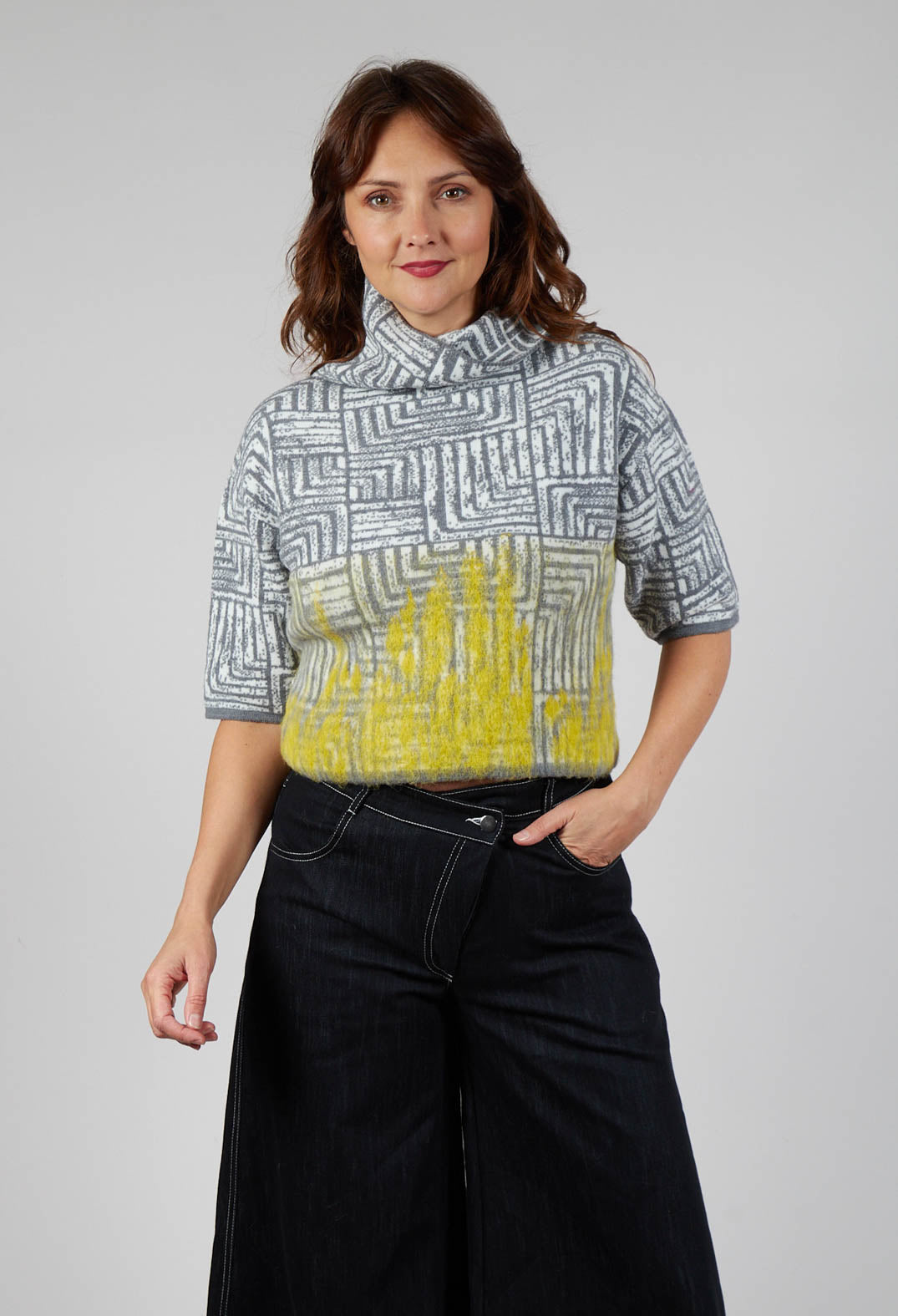 Cropped Sweater in Light Grey and Yellow