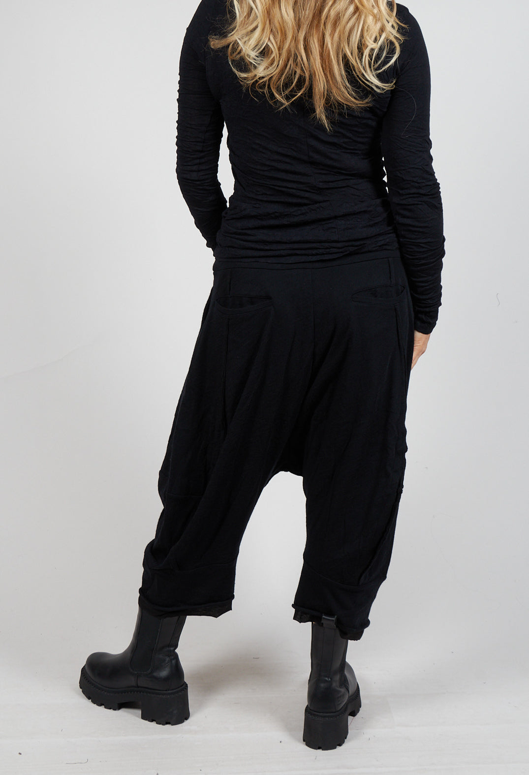 Cropped Trousers in Black Black