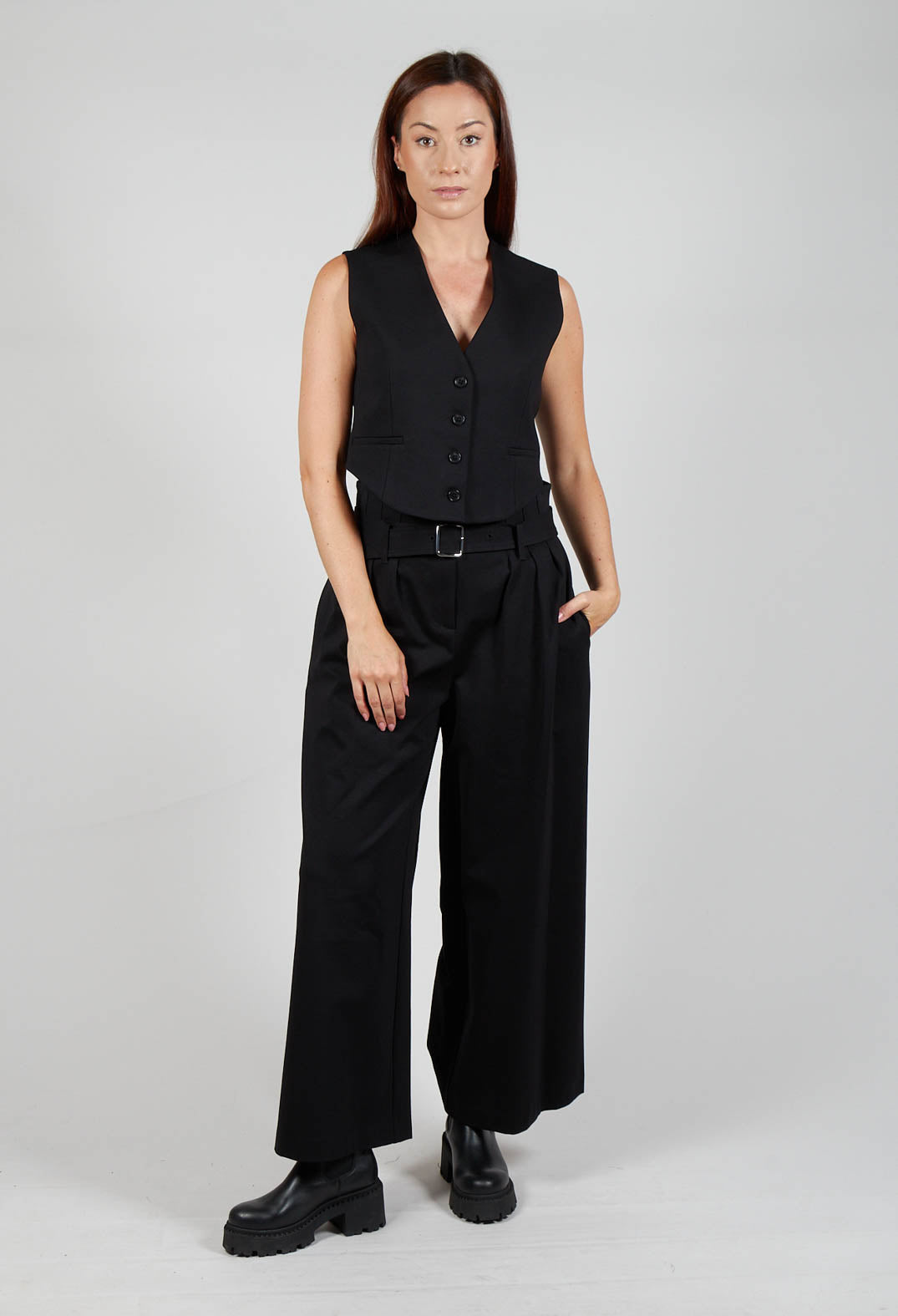 Cropped Waistcoat in Nero