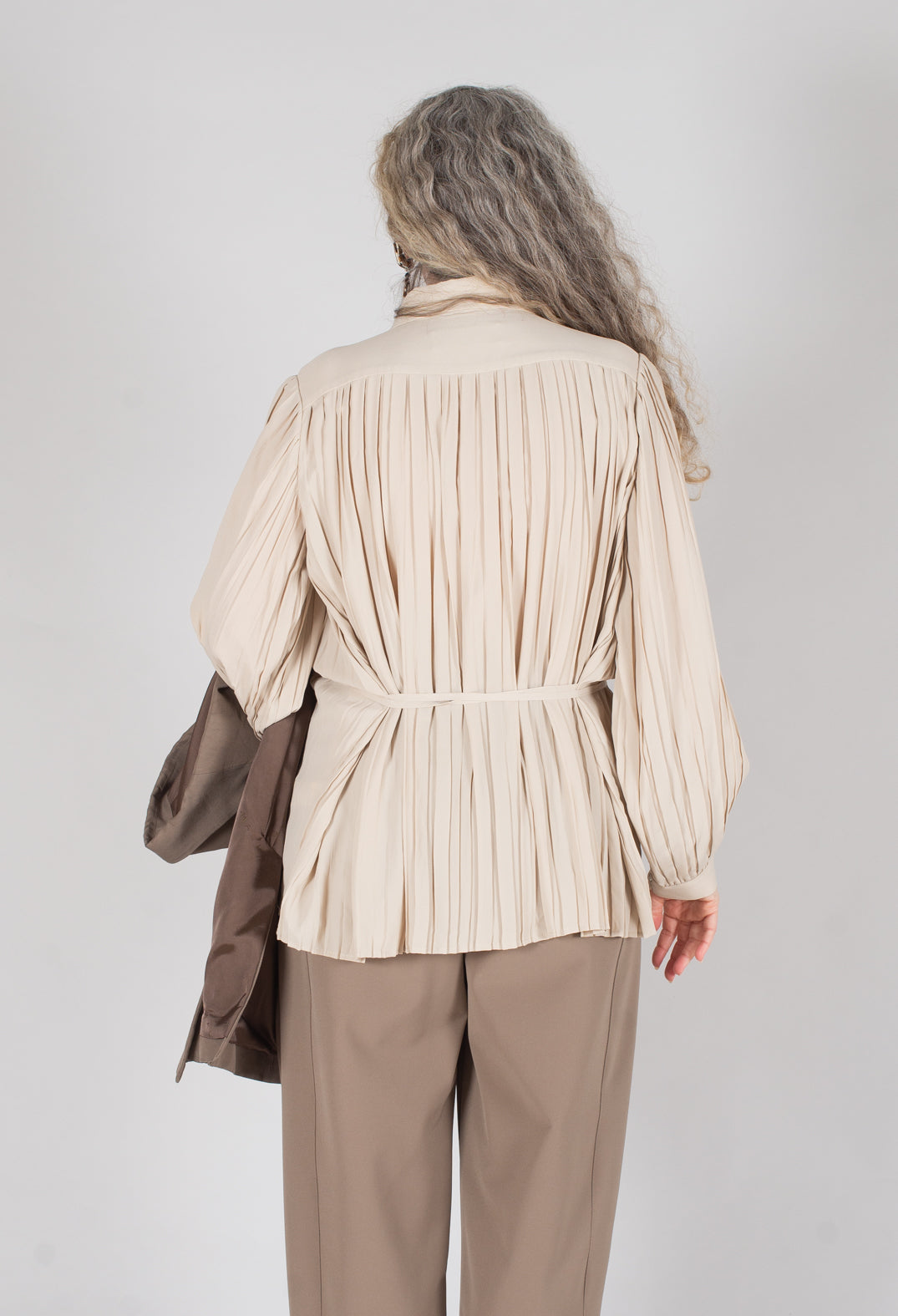 Torre Lightweight Pleated Shirt in Beige