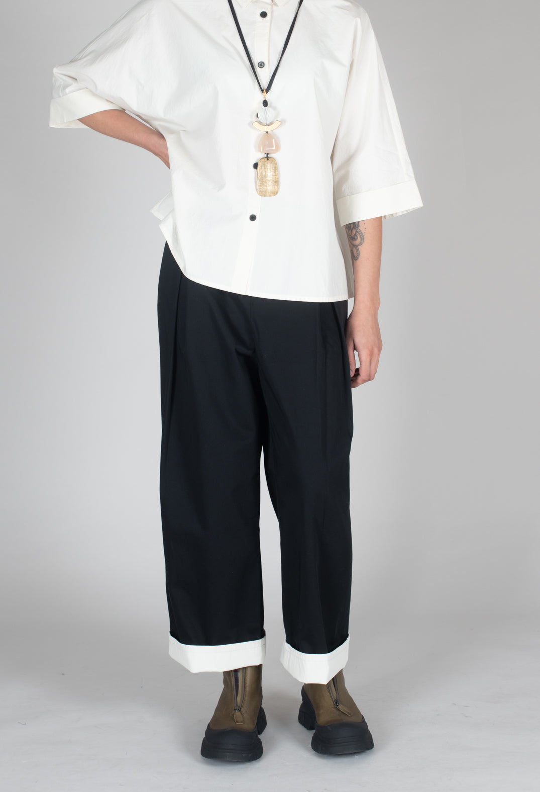 Contrast Hem Cotton Trousers in Black