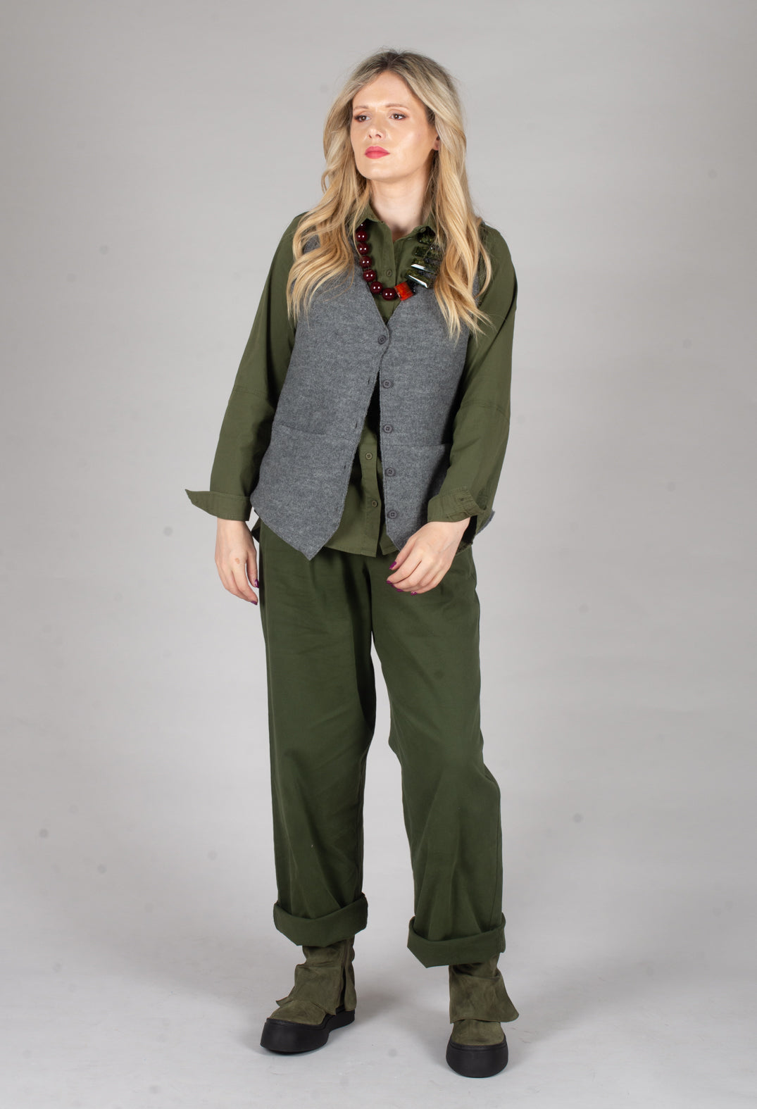 Koniso Trousers in Khaki