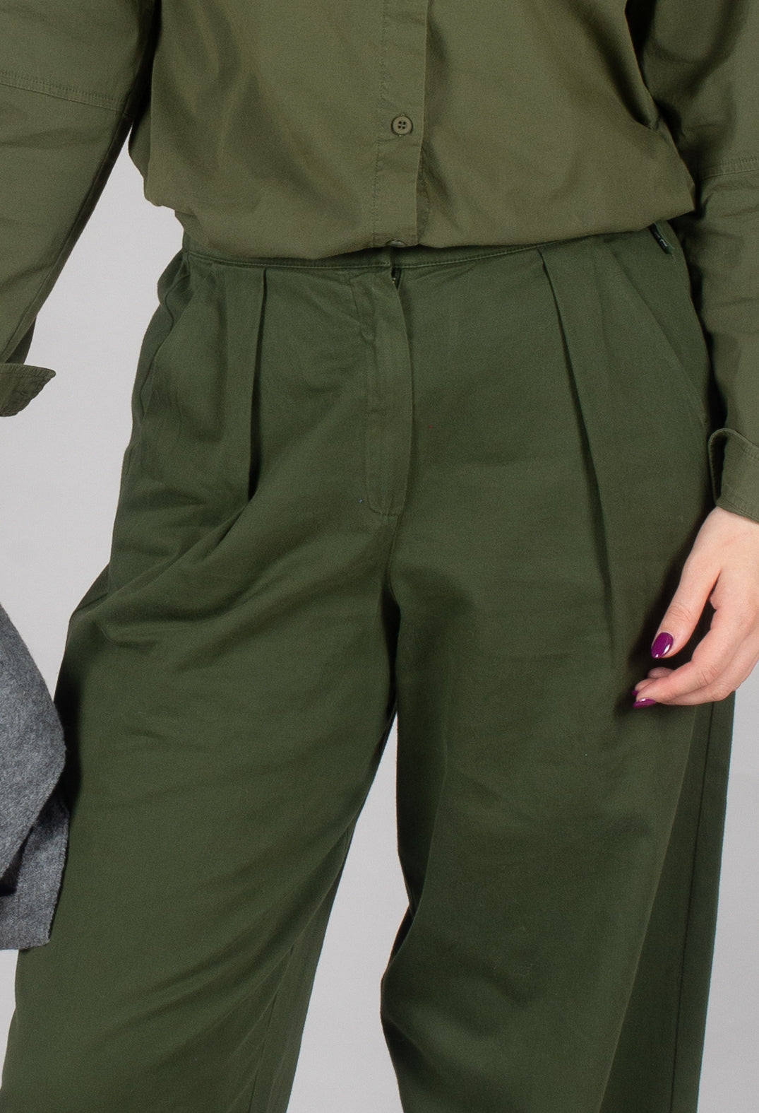 Koniso Trousers in Khaki