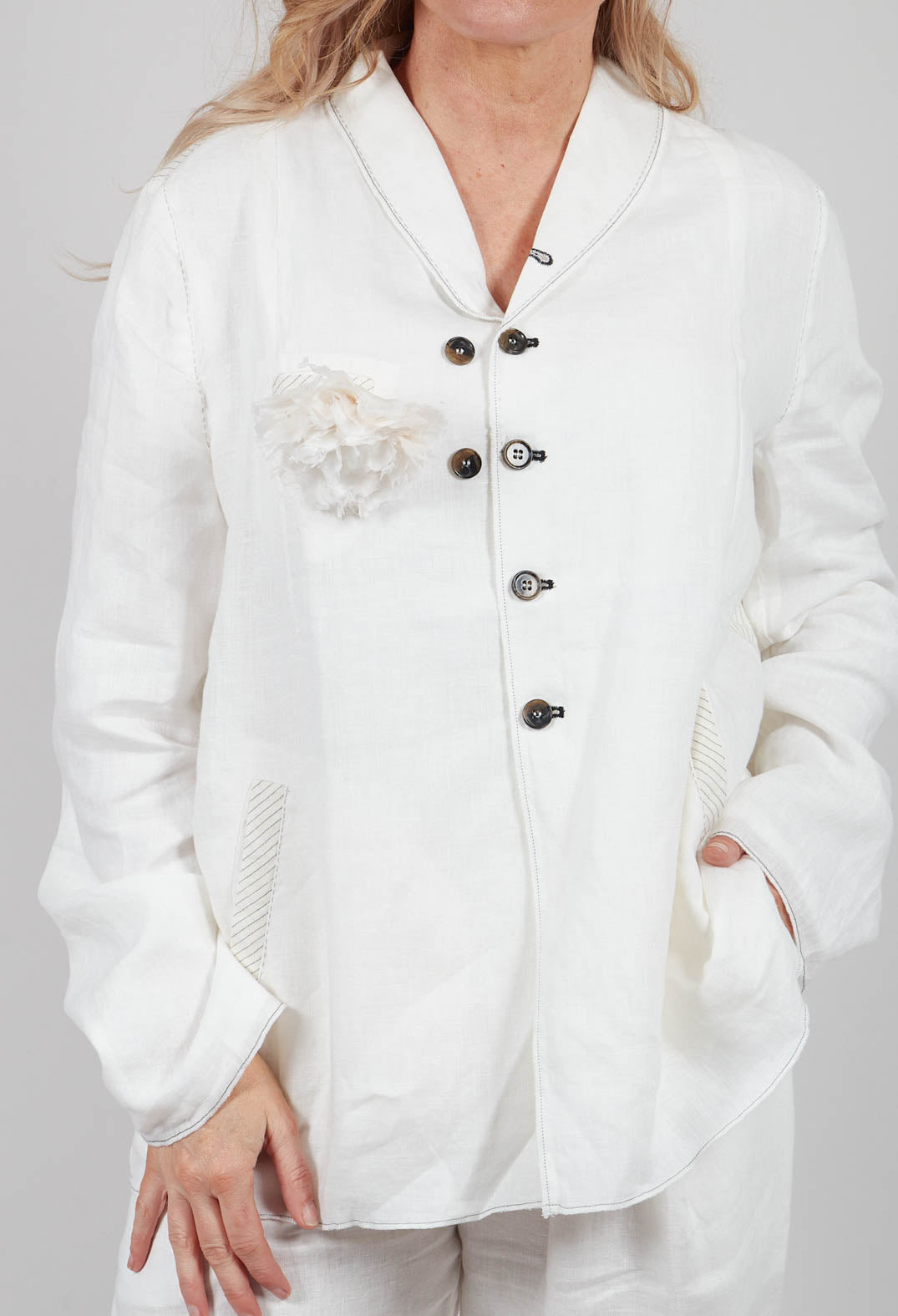 Detachable Brooch Short Jacket in Original White